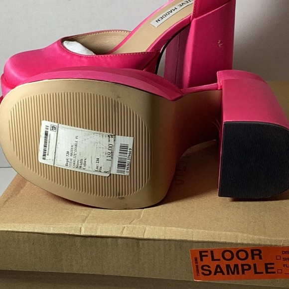 CHARLIZE BLACK SATIN Steve Madden With MISSING STRAP - Picture 9 of 9